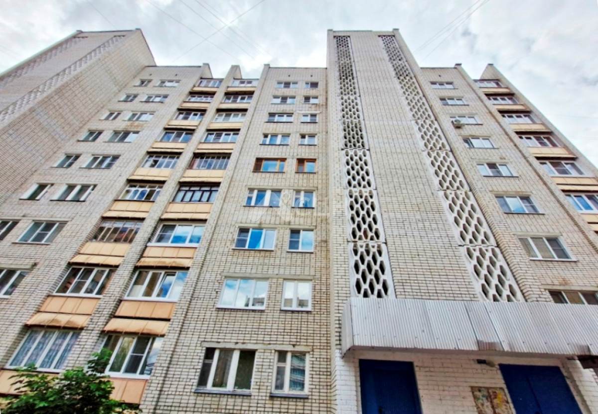 На фото многоквартирный жилой дом по адресу: г Саров, ул Юности, 1