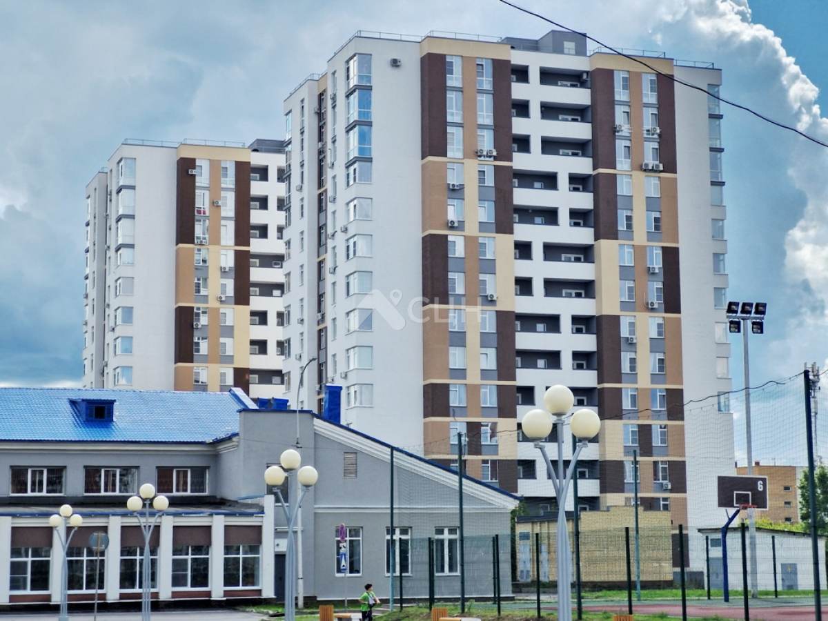 На фото жилой многоквартирный дом по адресу: г Саров, пр Музрукова, 39, где есть двухкомнатные квартиры 