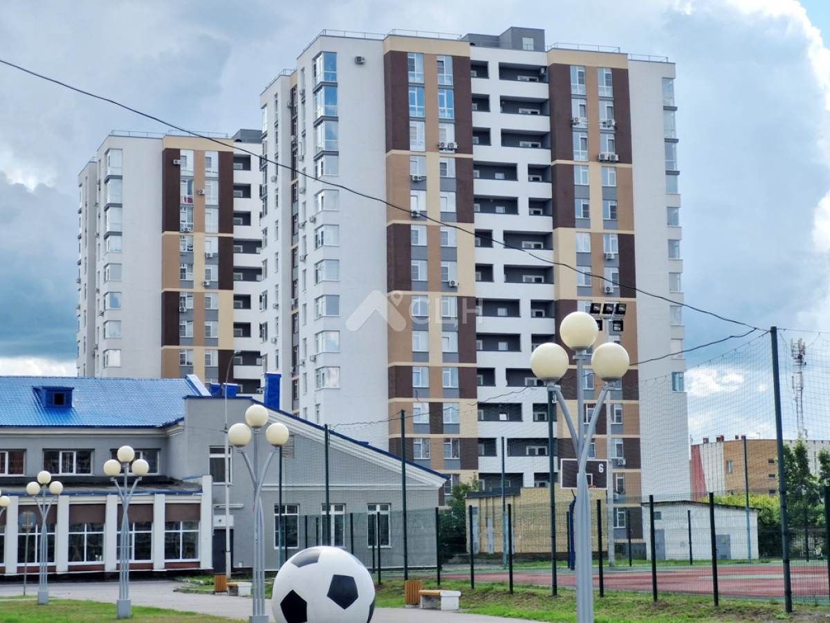 На вото изображен многоквартирный жилой дом новостройка по адресу г Саров Музрукова 39к2