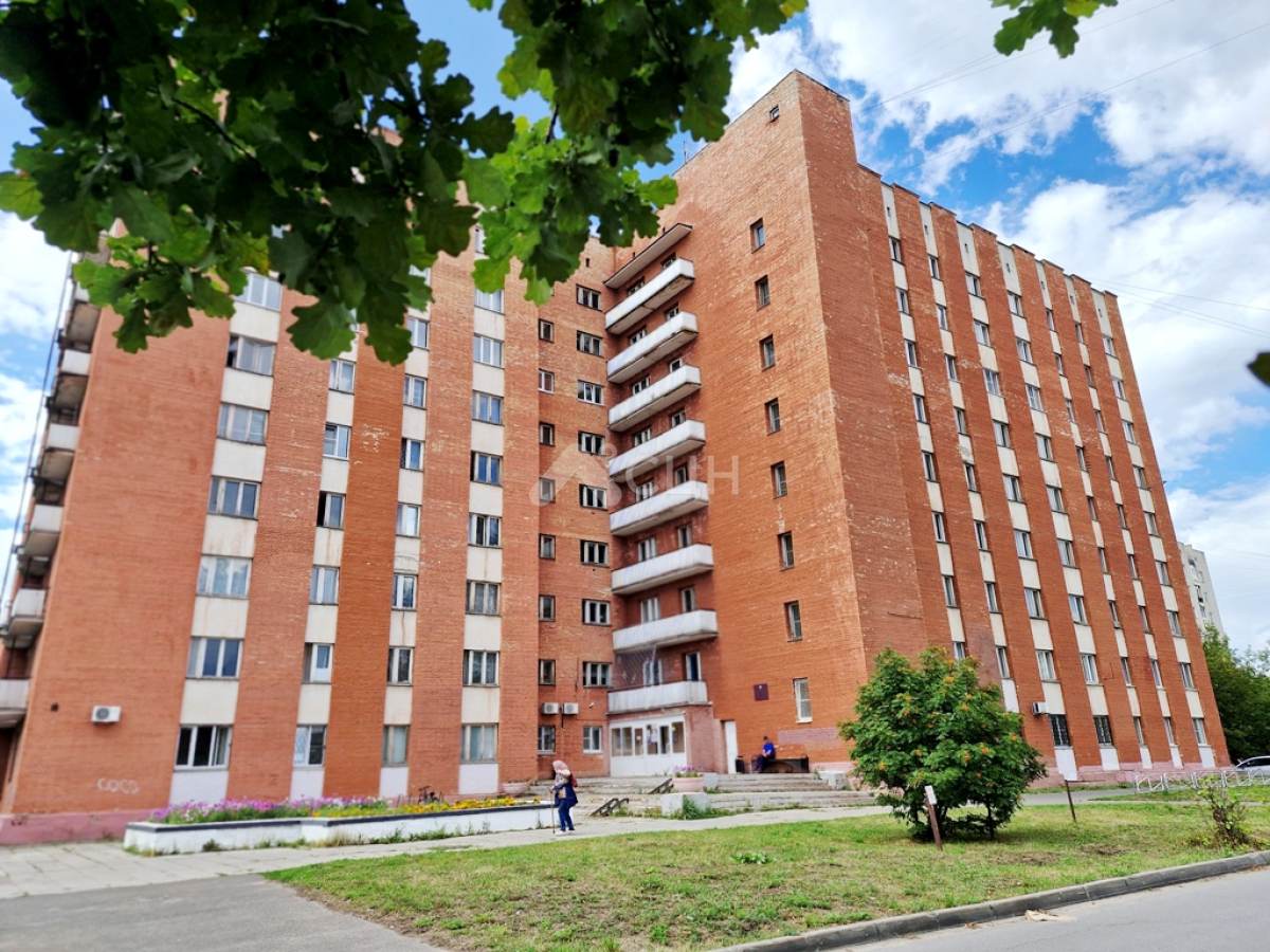 На фото многоквартирный жилой дома в г Саров, ул Зернова, 62
