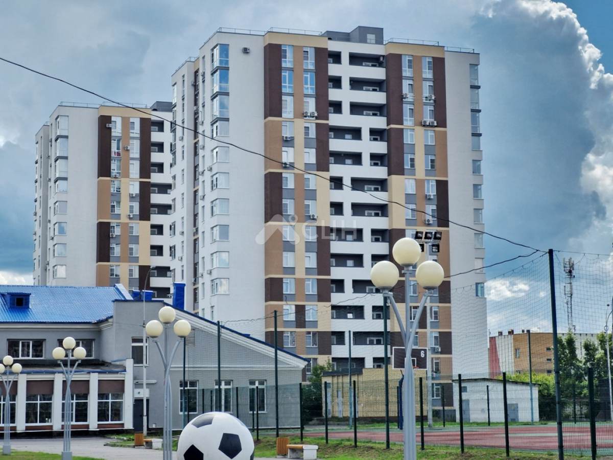 На фото изображены многоквартирные жилые дома по адресу: г. Саров, пр Музрукова, д 39