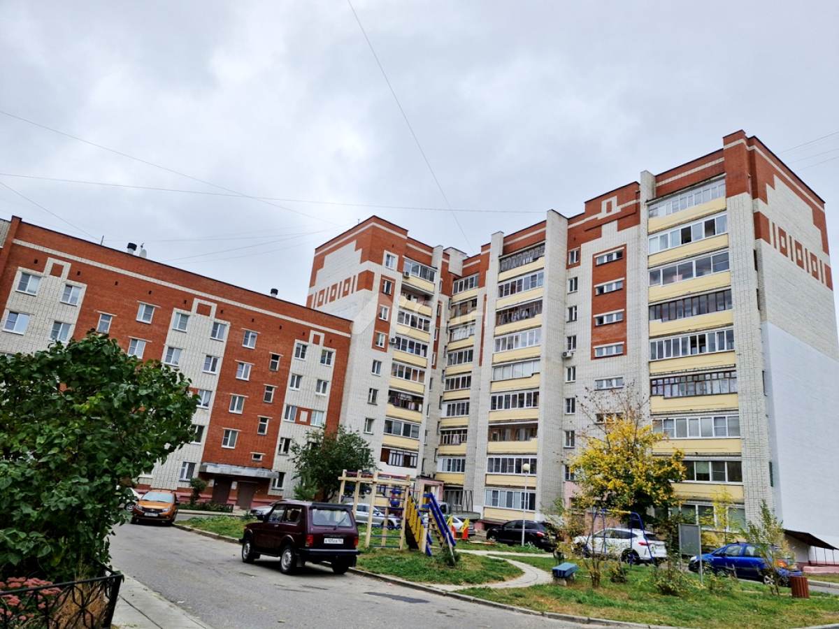 Аренда или ипотека в Саров? На фото показан многоквартиный жилой дом г Саров ул Курчатова д 14. Фото от агентства СЦН.