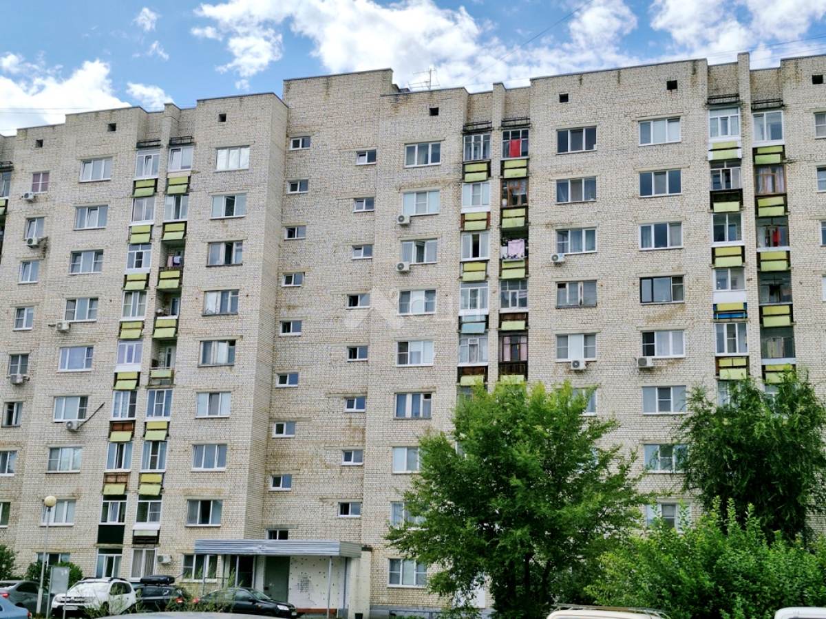 На фото изображен жилой многоквартирный дом коридорного типа по адресу: г. Саров, ул. Юности, д. 4. Фото от агентства СЦН